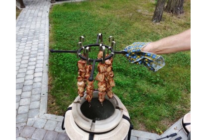 шашлык на шампурах в тандыре